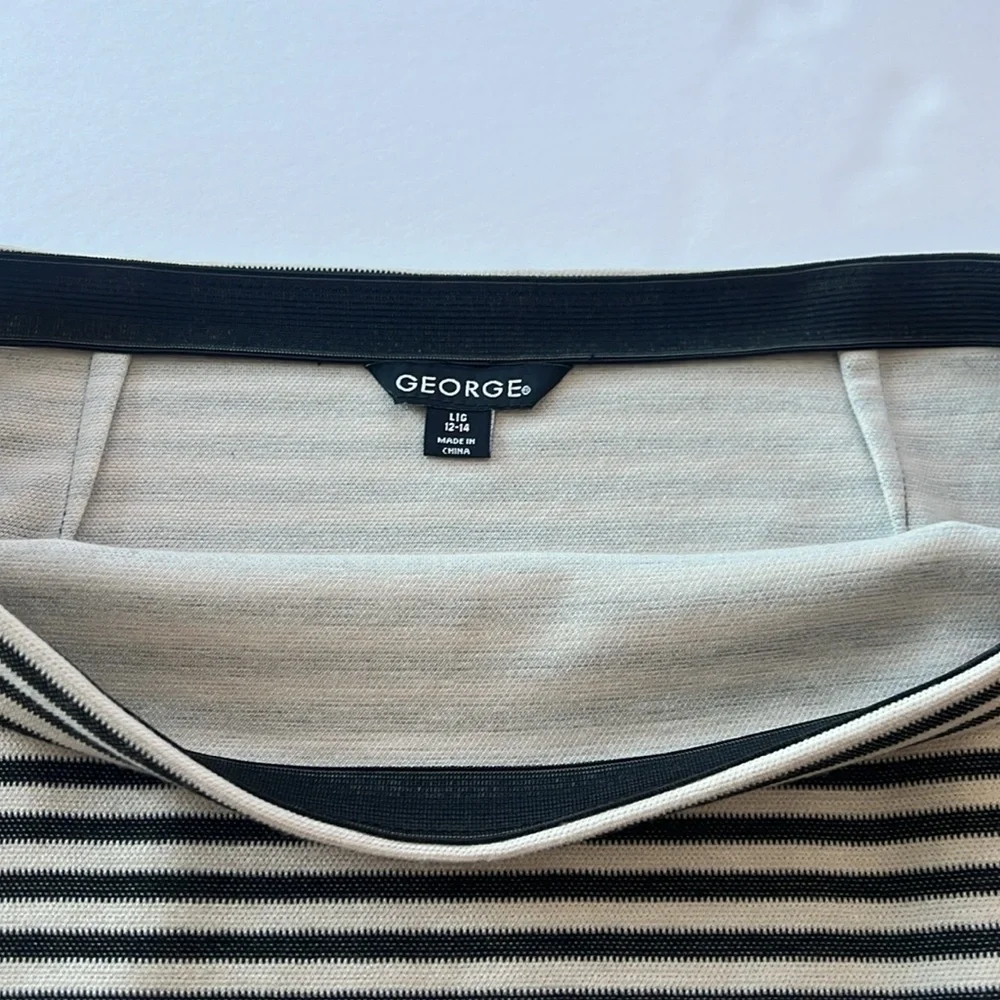 Women’s striped skirt, black and cream size large 12/14 NWT - Picture 4 of 9